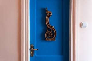 Хостелы Namaste Hostel Тбилиси Четырехместный номер с общей ванной комнатой-7