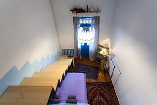 Хостелы Namaste Hostel Тбилиси Четырехместный номер с общей ванной комнатой-9