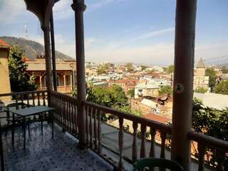 Хостелы Namaste Hostel Тбилиси Трехместный номер с общей ванной комнатой-3