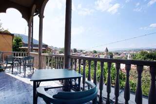 Хостелы Namaste Hostel Тбилиси Четырехместный номер с общей ванной комнатой-12