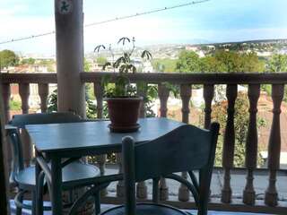 Хостелы Namaste Hostel Тбилиси Четырехместный номер с общей ванной комнатой-13